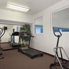 Отель Days Inn & Suites Romeoville фитнесс-зал фото 2