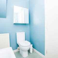 Отель Charming Peaceful 2 Bed with Parking and Garden Великобритания, Лондон - отзывы, цены и фото номеров - забронировать отель Charming Peaceful 2 Bed with Parking and Garden онлайн ванная фото 2