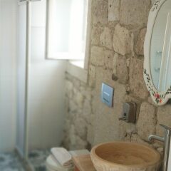 Отель Alacati Asmali Konak Otel Чешме ванная фото 2