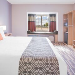 Отель Microtel Inn & Suites by Wyndham Cuauhtemoc интерьер отеля фото 2
