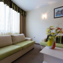 Апартаменты One Bedroom Apartment with Balcony комната для гостей фото 4