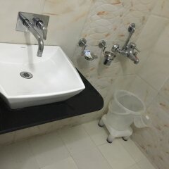 JK Rooms 101 Hotel Asian Inn in Nagpur, India from 45$, photos, reviews - zenhotels.com bathroom