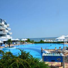 Отель PrimaSol Sineva Beach Hotel - Все включено Болгария, Свети Влас - отзывы, цены и фото номеров - забронировать отель PrimaSol Sineva Beach Hotel - Все включено онлайн бассейн фото 2