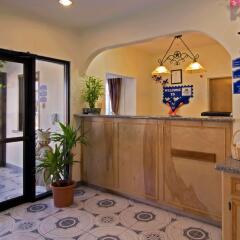 Отель Americas Best Value Inn & Suites-Bush Int'l Airport интерьер отеля
