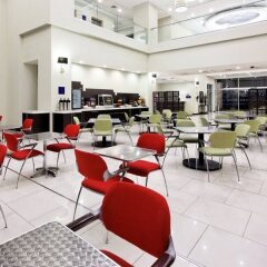 Отель Holiday Inn Express San Pedro Sula Гондурас, Сан-Педро-Сула - отзывы, цены и фото номеров - забронировать отель Holiday Inn Express San Pedro Sula онлайн питание фото 3