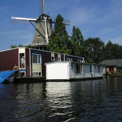 Отель Houseboat under the Mill Нидерланды, Амстердам - отзывы, цены и фото номеров - забронировать отель Houseboat under the Mill онлайн