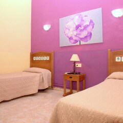 Отель Hostal Los Montes комната для гостей фото 4