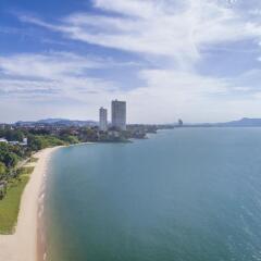 Отель X2 Vibe Pattaya Seaphere Residence Таиланд, На Чом Тхиан - отзывы, цены и фото номеров - забронировать отель X2 Vibe Pattaya Seaphere Residence онлайн пляж фото 2