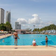 Отель Ambassador City Jomtien Pattaya (Marina Tower Wing) Таиланд, На Чом Тхиан - отзывы, цены и фото номеров - забронировать отель Ambassador City Jomtien Pattaya (Marina Tower Wing) онлайн бассейн