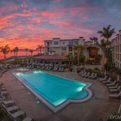 Отель Dolphin Bay Resort and Spa бассейн фото 2