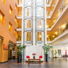 Avalon Hotel & Conferences интерьер отеля