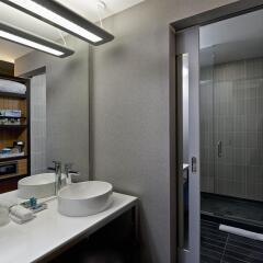 Отель Aloft Tulsa Downtown США, Талса - отзывы, цены и фото номеров - забронировать отель Aloft Tulsa Downtown онлайн ванная