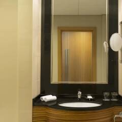 Отель Four Points by Sheraton Downtown Dubai ванная фото 2