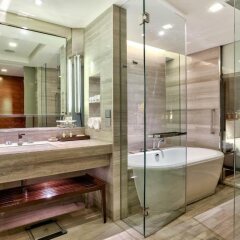 Отель Hilton Sukhumvit Bangkok Таиланд, Бангкок - отзывы, цены и фото номеров - забронировать отель Hilton Sukhumvit Bangkok онлайн ванная