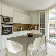 Отель Secluded in the Heart of the 16th Париж в номере