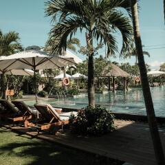 Отель Silk Sense Hoi An River Resort бассейн