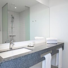 Отель Aalborg Airport Hotel Дания, Бровст - отзывы, цены и фото номеров - забронировать отель Aalborg Airport Hotel онлайн ванная фото 2