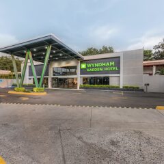 Отель Wyndham Garden Guadalajara Expo парковка