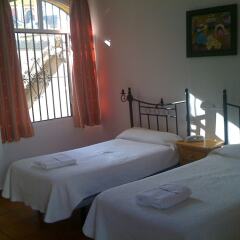 Отель Hostal Atenas комната для гостей фото 2