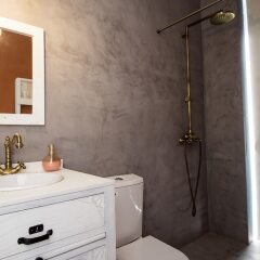 Отель Hostel & Suites Des Arts Португалия, Амаранте - отзывы, цены и фото номеров - забронировать отель Hostel & Suites Des Arts онлайн ванная