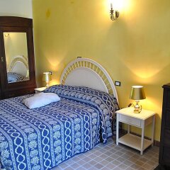 Отель Dolmen - Four Bedroom Итри комната для гостей
