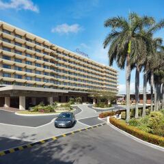 Отель Cinnamon Lakeside Colombo парковка