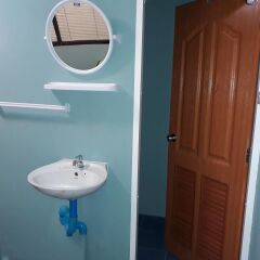 Red Lips Hostel Бангкок ванная