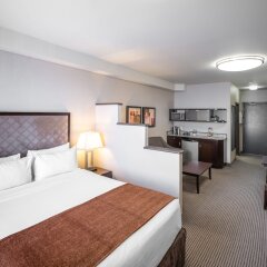 Отель Acclaim Hotel Calgary Airport Канада, Калгари - отзывы, цены и фото номеров - забронировать отель Acclaim Hotel Calgary Airport онлайн комната для гостей фото 5