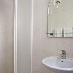 Отель Мини-отель Residencial Colombo Португалия, Фуншал - 1 отзыв об отеле, цены и фото номеров - забронировать отель Мини-отель Residencial Colombo онлайн ванная фото 2