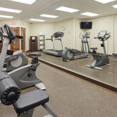 Отель Best Western Oceanfront - New Smyrna Beach фитнесс-зал