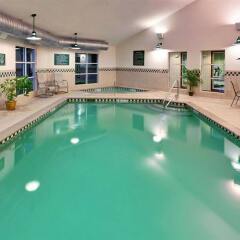 Отель Country Inn & Suites Queensbury бассейн