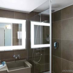 Отель Novotel Berlin Mitte Германия, Берлин - 3 отзыва об отеле, цены и фото номеров - забронировать отель Novotel Berlin Mitte онлайн ванная фото 2