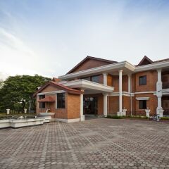 Отель Buddha Maya by KGH Group Непал, Лумбини - отзывы, цены и фото номеров - забронировать отель Buddha Maya by KGH Group онлайн парковка
