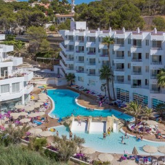 Отель FERGUS Style Cala Blanca Suites бассейн