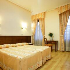 Отель Hostal Silserranos сейф в номере