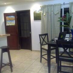 Отель The Guaras Hostal - Hostel Гондурас, Сан-Педро-Сула - отзывы, цены и фото номеров - забронировать отель The Guaras Hostal - Hostel онлайн питание