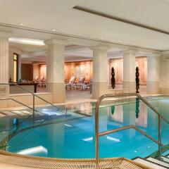 Отель Adlon Kempinski бассейн