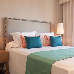 Апартаменты Home Club Torre Madrid Apartments Мадрид комната для гостей фото 4