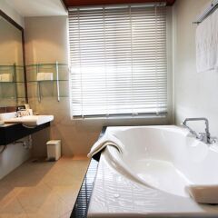 Отель Pattana Golf Club & Resort Таиланд, Сирача - отзывы, цены и фото номеров - забронировать отель Pattana Golf Club & Resort онлайн ванная