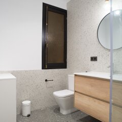 Отель 001 / Cantabric Plaza, Near La Zurriola Beach - Apartment for 8 People in San Sebasti?n Испания, Сан-Себастьян - отзывы, цены и фото номеров - забронировать отель 001 / Cantabric Plaza, Near La Zurriola Beach - Apartment for 8 People in San Sebasti?n онлайн ванная фото 2
