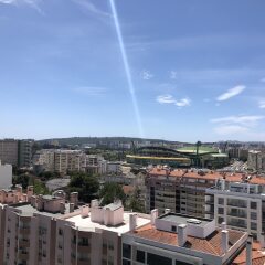 Отель Lisbon Luxe Spacious Flat балкон