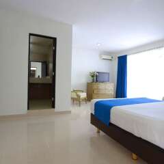 Hotel Embajadores сейф в номере