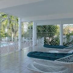 Отель Lawrence Pool House интерьер отеля фото 2