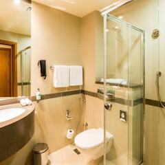 Отель Holiday Inn Express Dubai Airport ОАЭ, Дубай - - забронировать отель Holiday Inn Express Dubai Airport, цены и фото номеров ванная фото 2