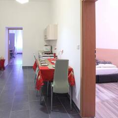 Апартаменты Queens Apartments в номере фото 2