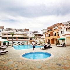 Отель Oracle Exclusive Resort бассейн