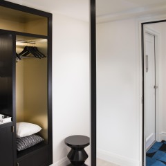 Отель Dress Code And Spa Париж сейф в номере