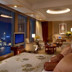 Отель Pudong Shangri-La East Shanghai комната для гостей фото 3