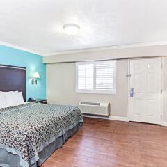 Отель Days Inn by Wyndham Long Beach City Center комната для гостей фото 5
