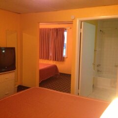 Отель Red Carpet Inn Niagara Falls США, Ниагара-Фолс - отзывы, цены и фото номеров - забронировать отель Red Carpet Inn Niagara Falls онлайн удобства в номере фото 2